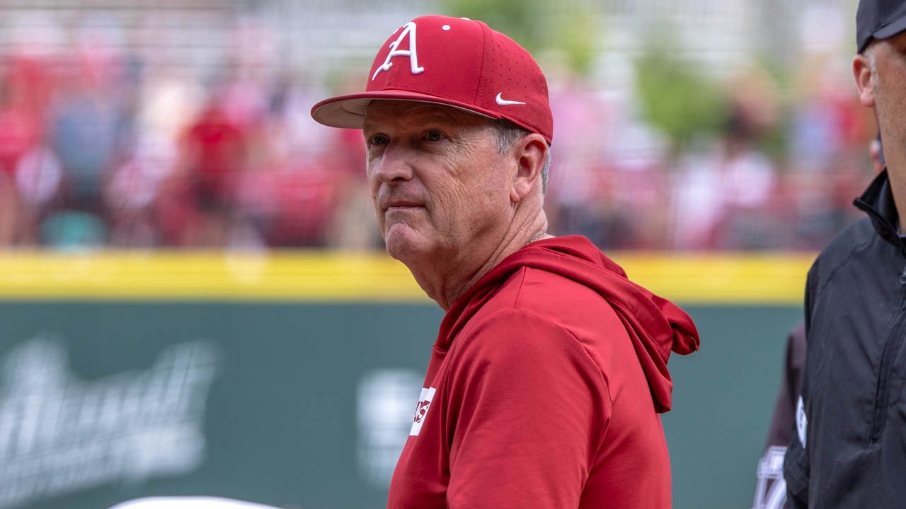 Razorbacks coach Dave Van Horn in game against Tennessee