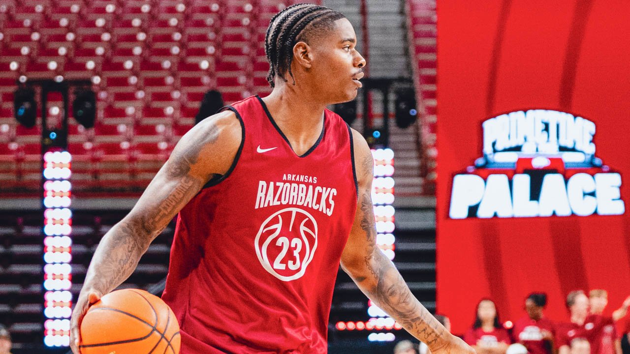 Arkansas Razorbacks forward Nick Pringle at Bud Walton Arena for the Primetime at the Palace event