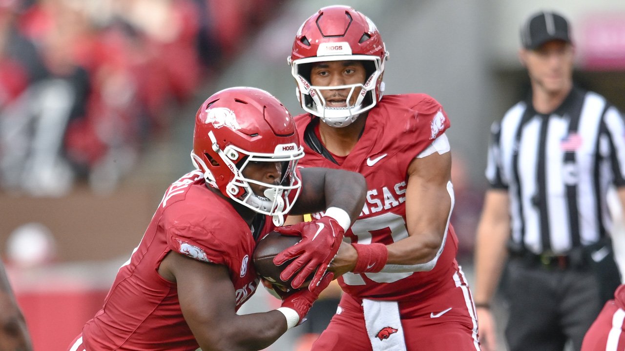Arkansas Razorbacks quarterback Taylen Green and running back Mike Washington on the mesh handoff against the Texas A&M Aggies
