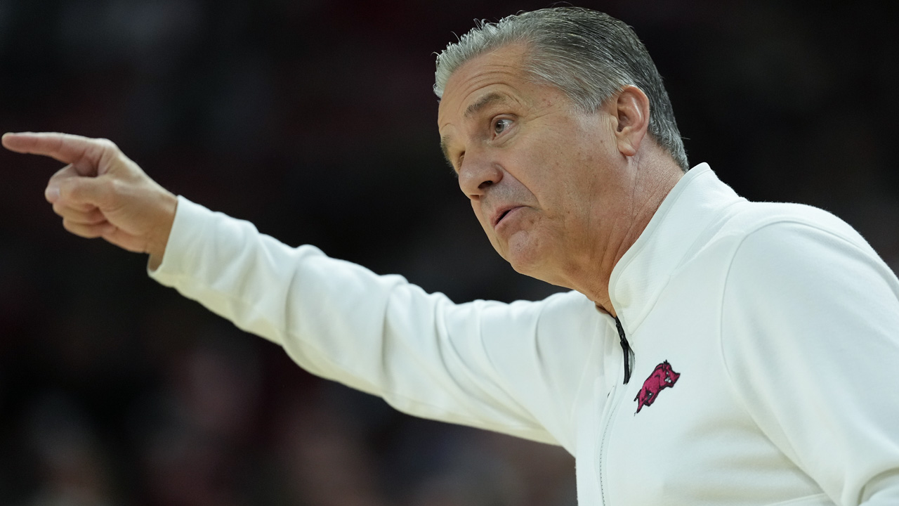 Arkansas Razorbacks coach John Calipari on the sideline during exhibition game against Cincinnati