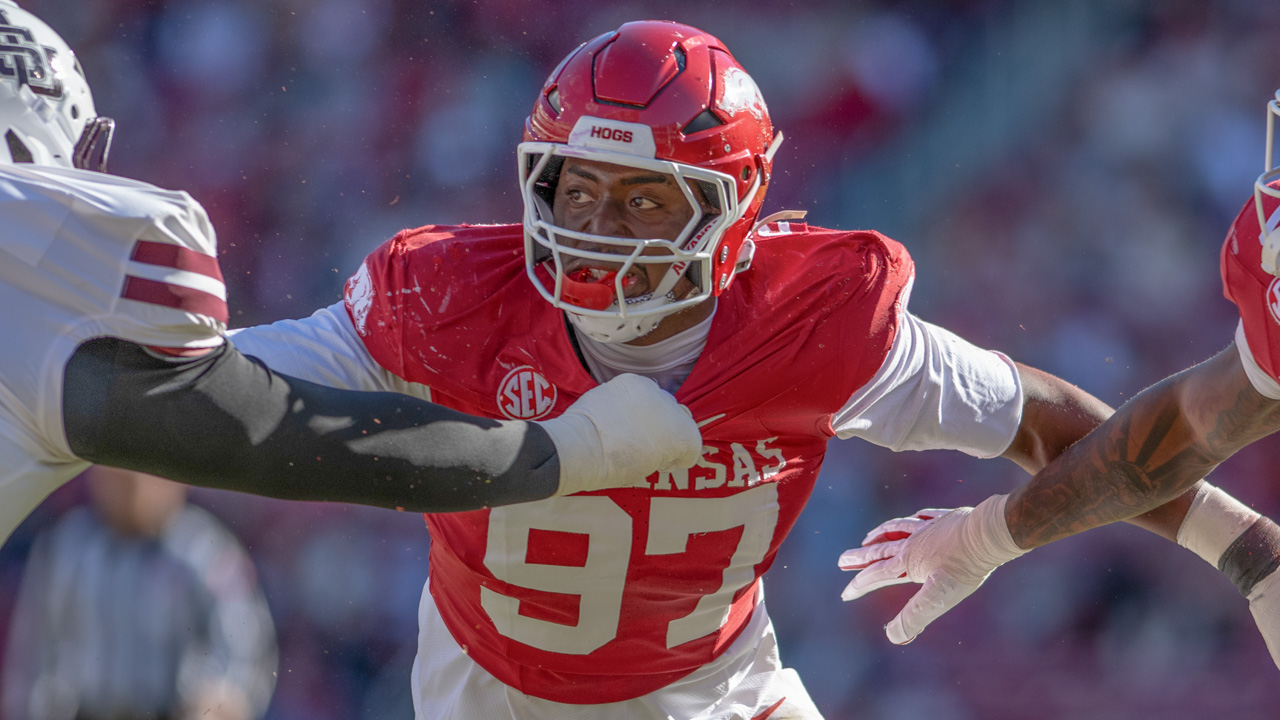 Arkansas Razorbacks defensive lineman Quincy Rhodes against Mississippi State