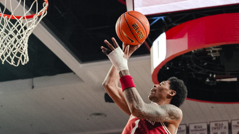 Arkansas Razorbacks guard Meleek Thomas puts up a shot against the Oklahoma Sooners