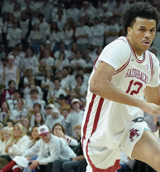 Arkansas Razorbacks forward Malique Ewin drives inside against the Kentucky Wildcats