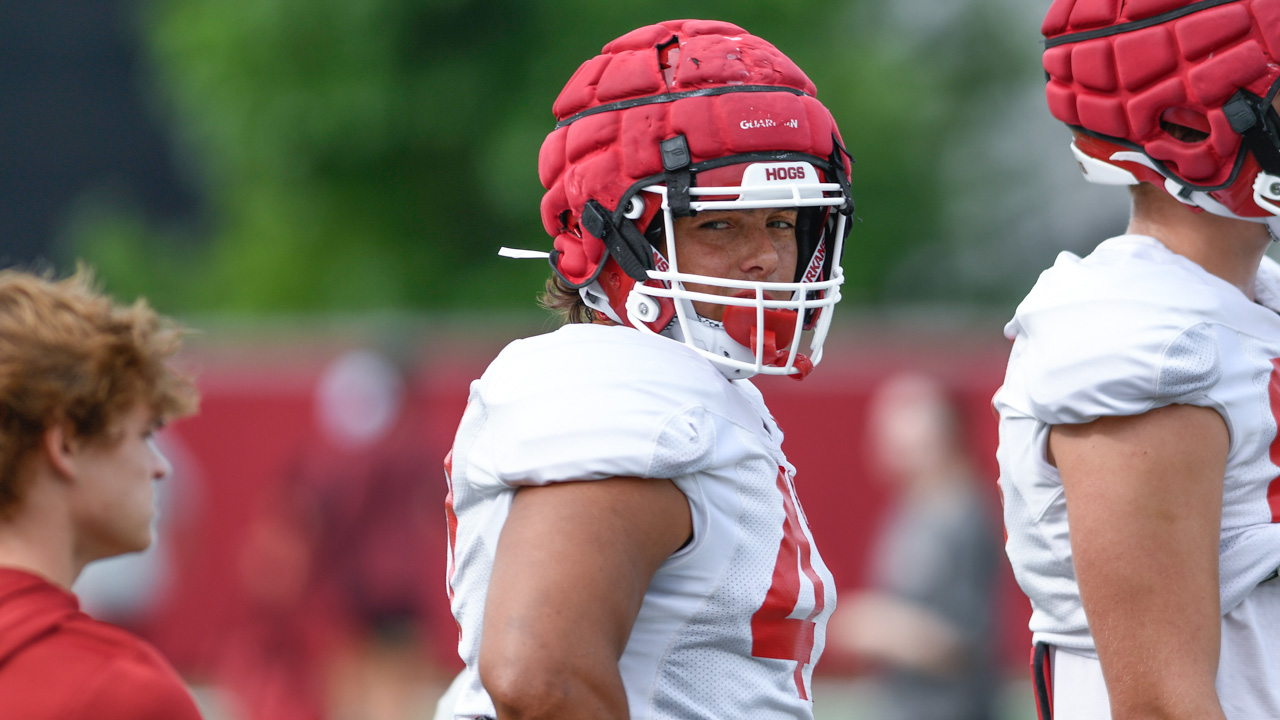 Arkansas Razorbacks tight end Maddox Lassiter during a fall camp practice in 2025.
