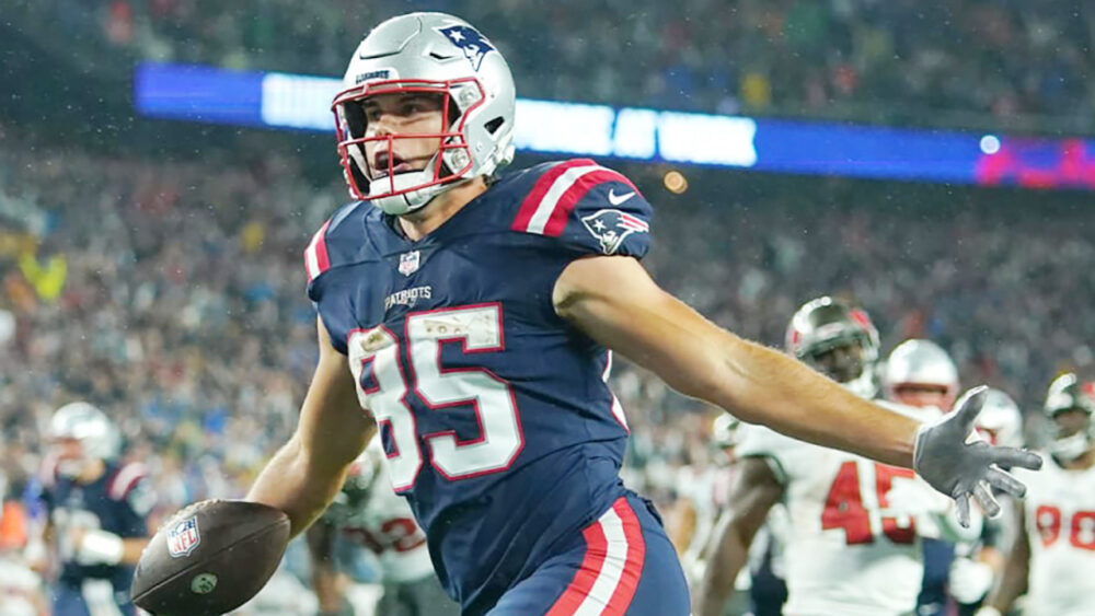 Former Razorback and New England Patriots tight end Hunter Henry