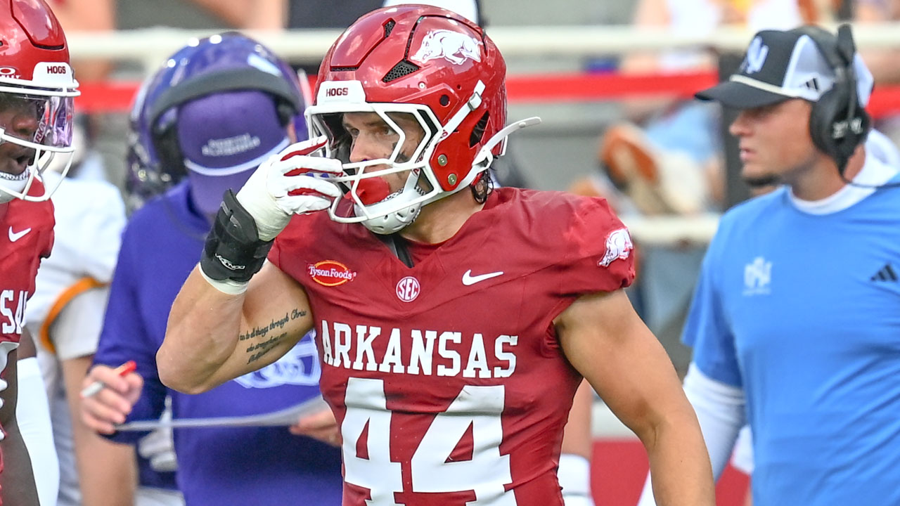 Arkansas Razorback linebacker Ben Bogle during game against North Alabama