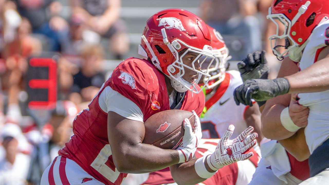 Arkansas Razorbacks running back Cam Settles takes a handoff against the Georgia Bulldogs in a game at Razorback Stadium