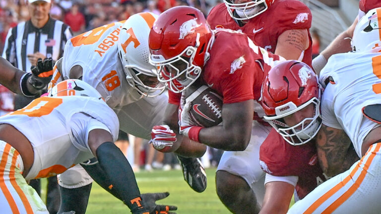 Arkansas Razorbacks running back Cam Settles against the Tennessee Volunteers at Razorback Stadium.