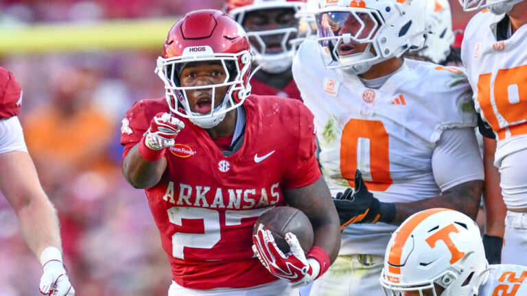 Arkansas Razorbacks running back Cam Settles against the Tennessee Volunteers at Razorback Stadium