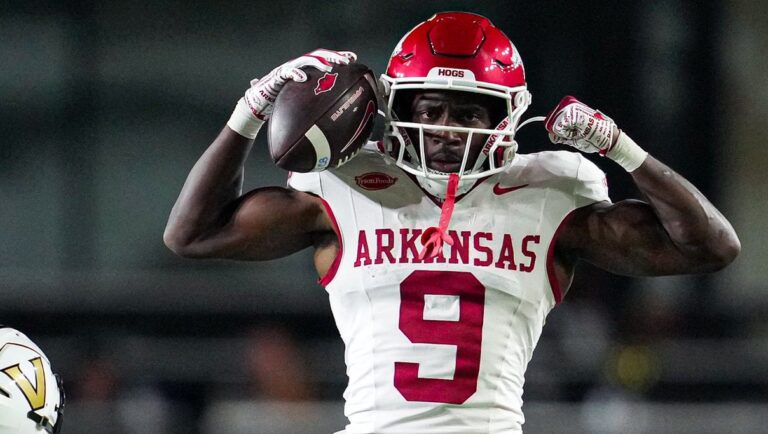 Arkansas Razorbacks defensive end Charlie Collins during game against the Vanderbilt Commodores